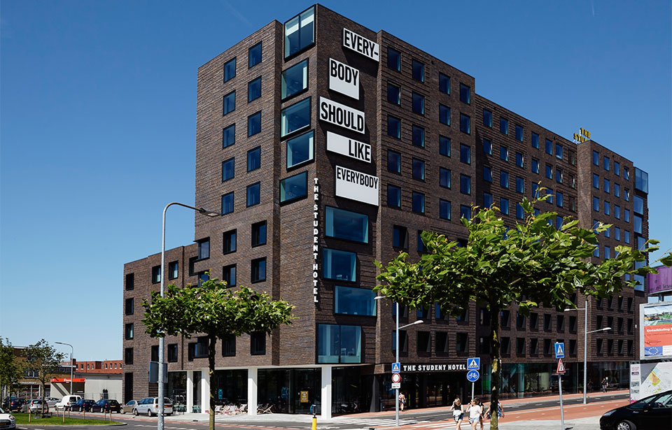 the-student-hotel-groningen-hotelkamer-modern-ontwerp-accommodatie-groningen